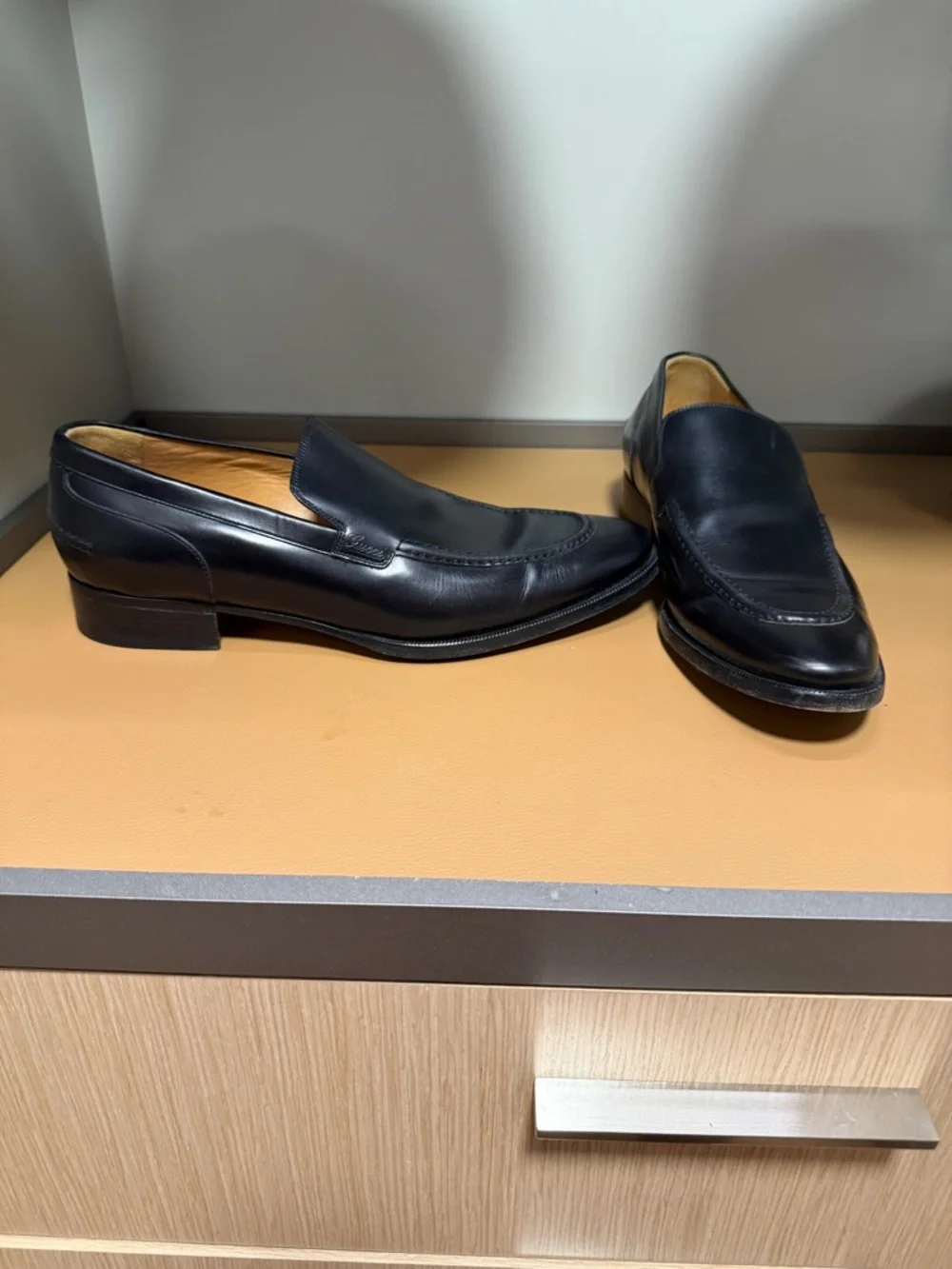 Gucci Black Leather Men’s Slip-On Loafers - Picture 3 of 7